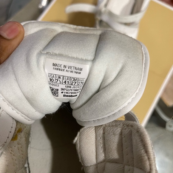 White Reebok size 10 - Picture 3 of 3